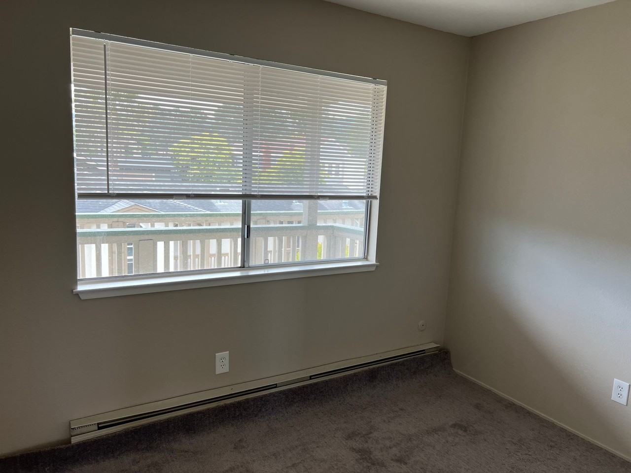 551 Watson St - Photo 5 of 21