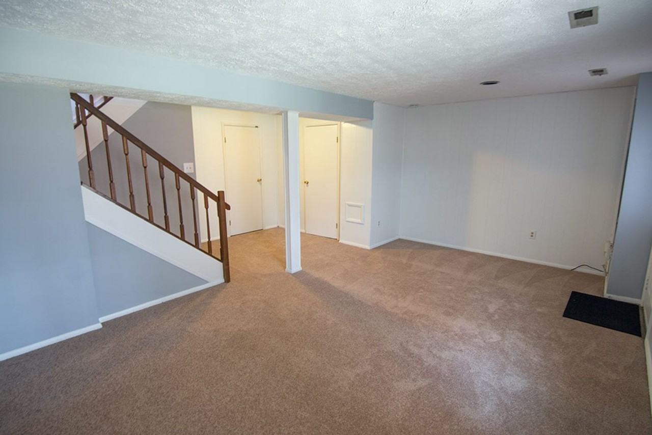 7821 White Cliff Ter - Photo 4 of 17