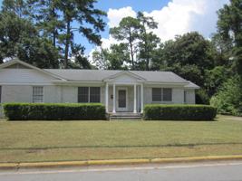 featured image of 302 E College St