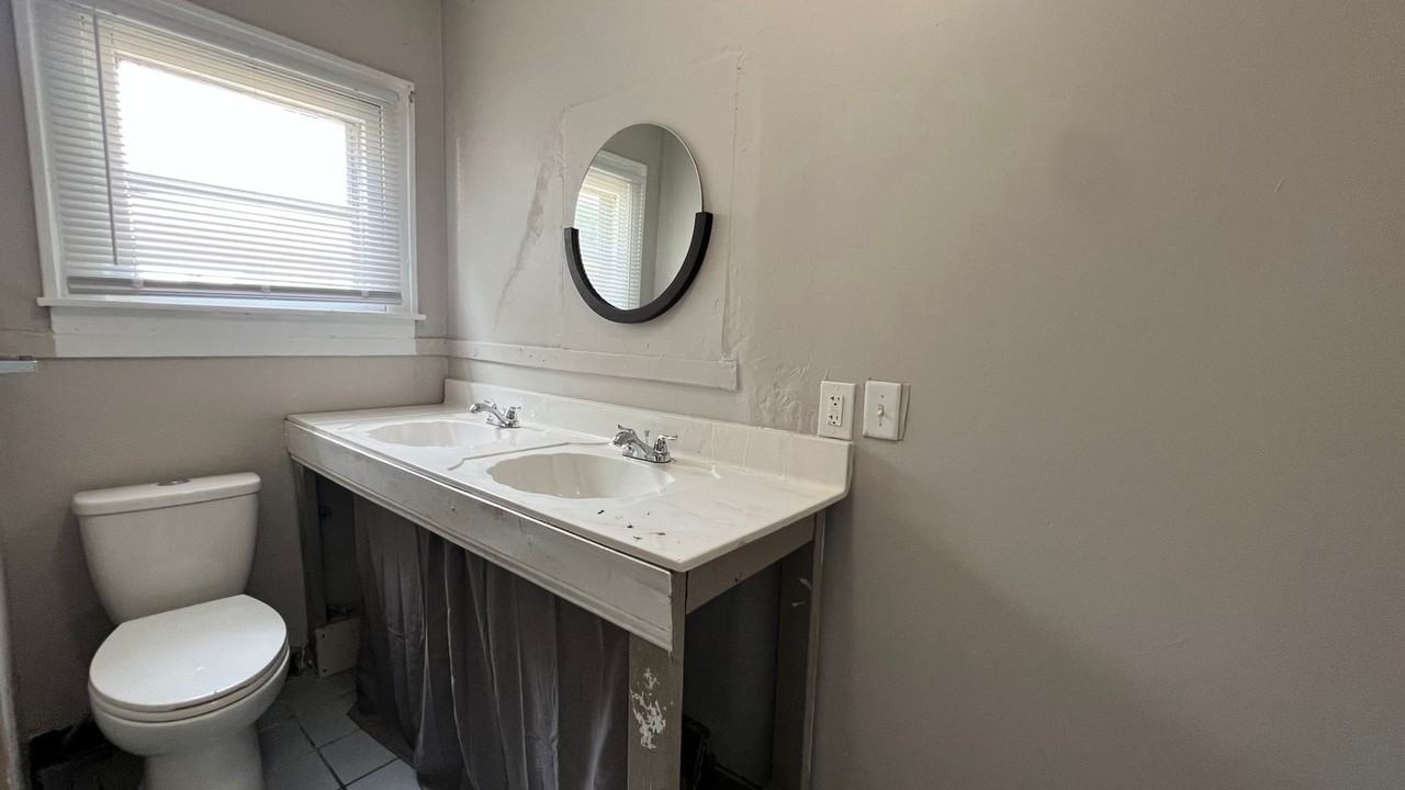 357 Fox St Sw - Photo 4 of 10