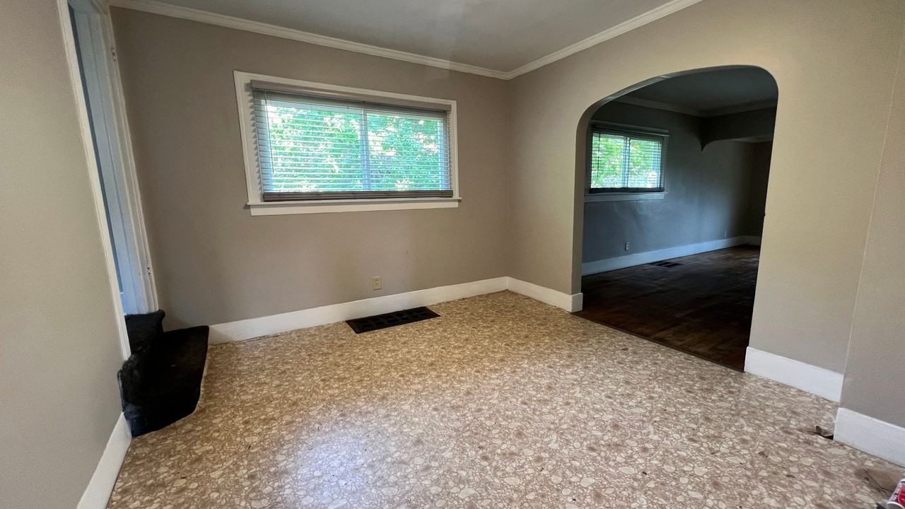 357 Fox St Sw - Photo 5 of 10