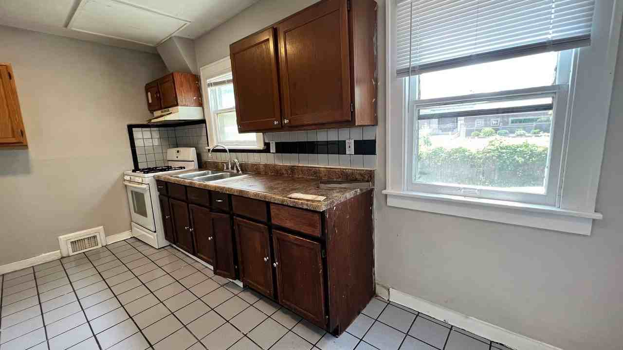 357 Fox St Sw - Photo 6 of 10