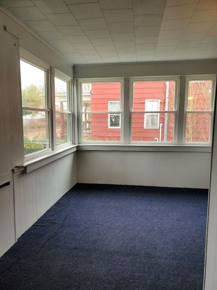 131 Wadsworth Ave - Photo 4 of 18