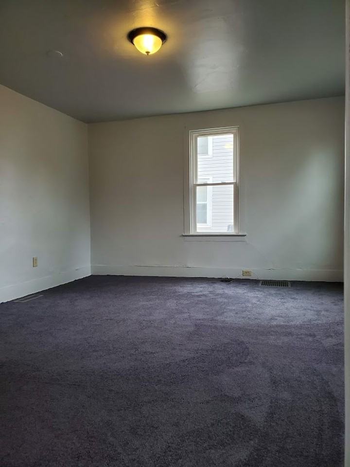 131 Wadsworth Ave - Photo 5 of 18