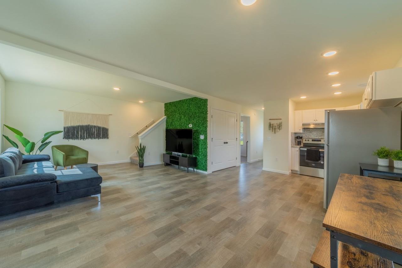 674 N Bedford St - Photo 2 of 23