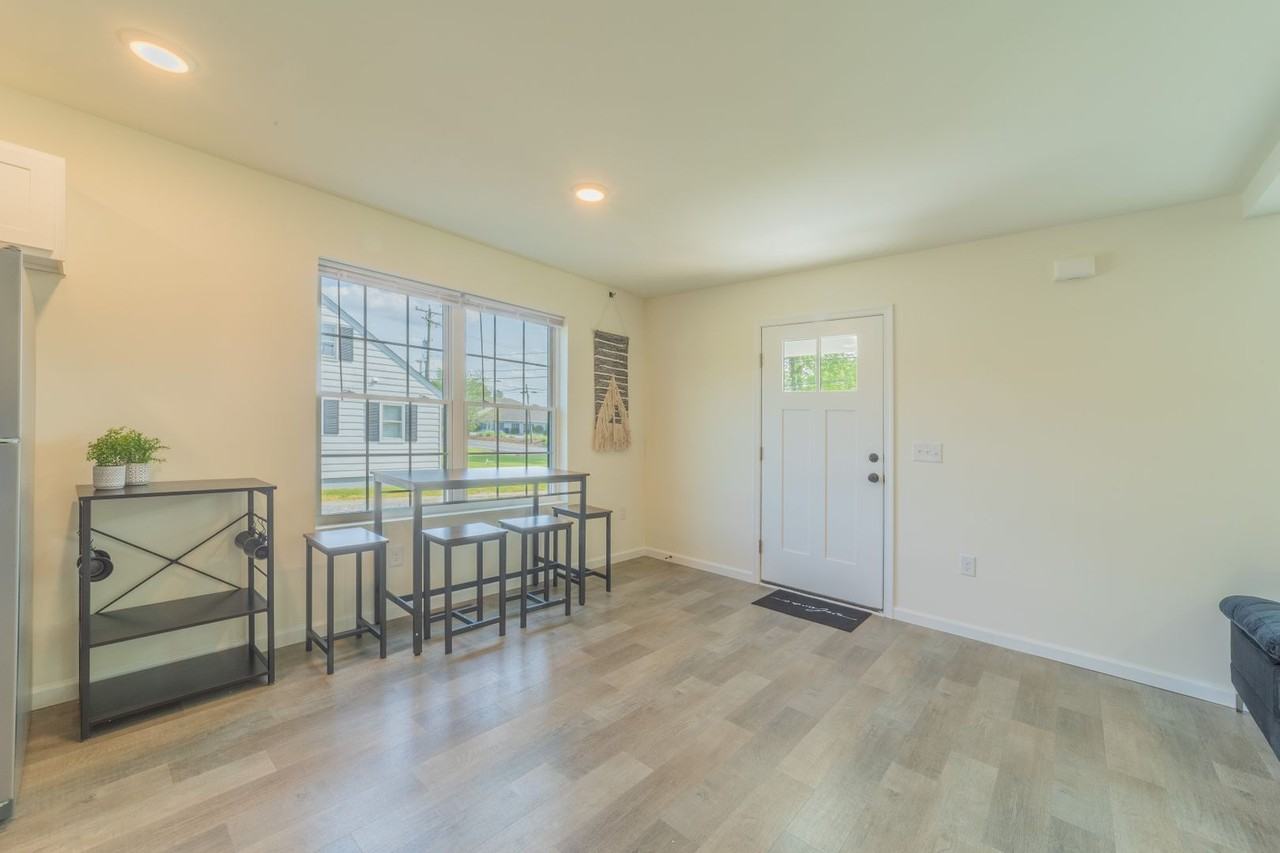 674 N Bedford St - Photo 5 of 23