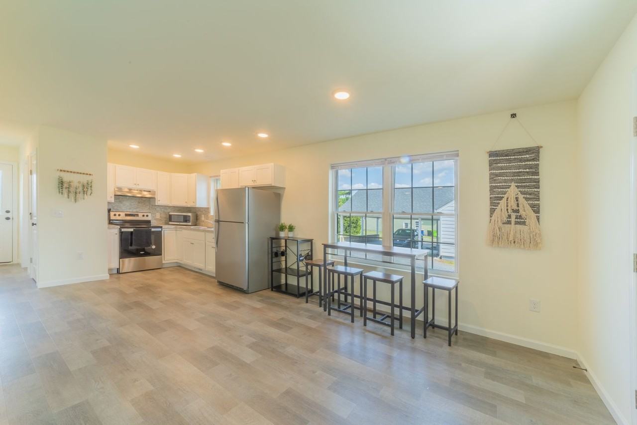 674 N Bedford St - Photo 6 of 23