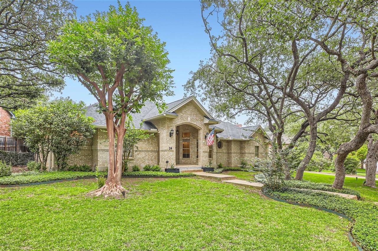 24 Inwood Mnr - Photo 2 of 28