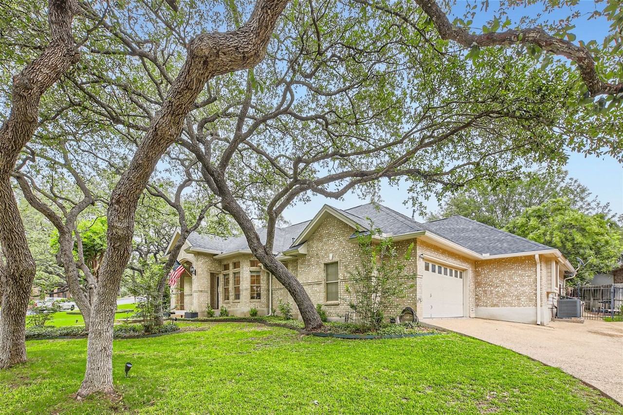 24 Inwood Mnr - Photo 3 of 28