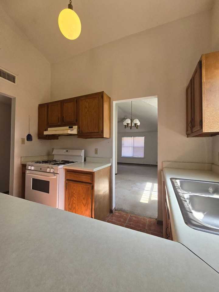 4536 4536 GENERAL MALONEY CIR - Photo 4 of 30