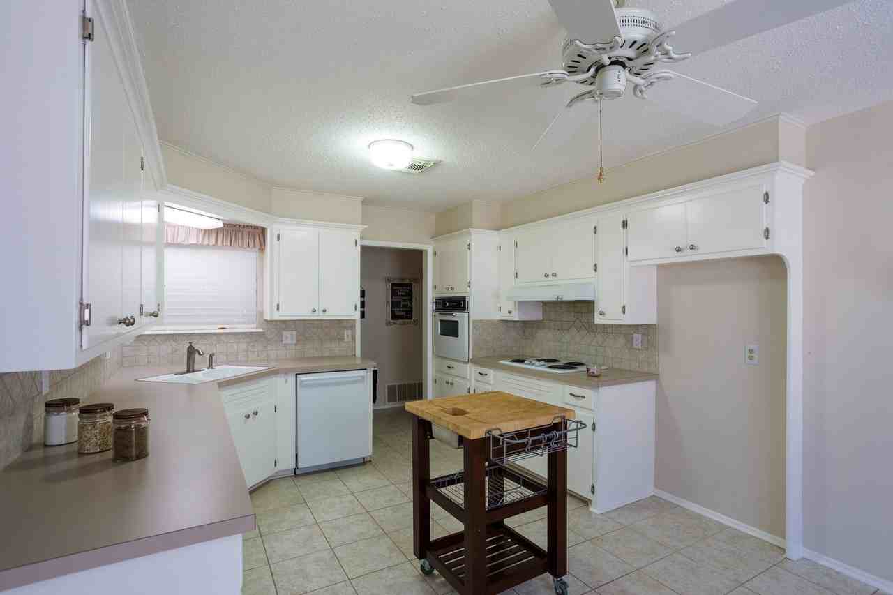8104 Nw 27th St - Photo 2 of 17