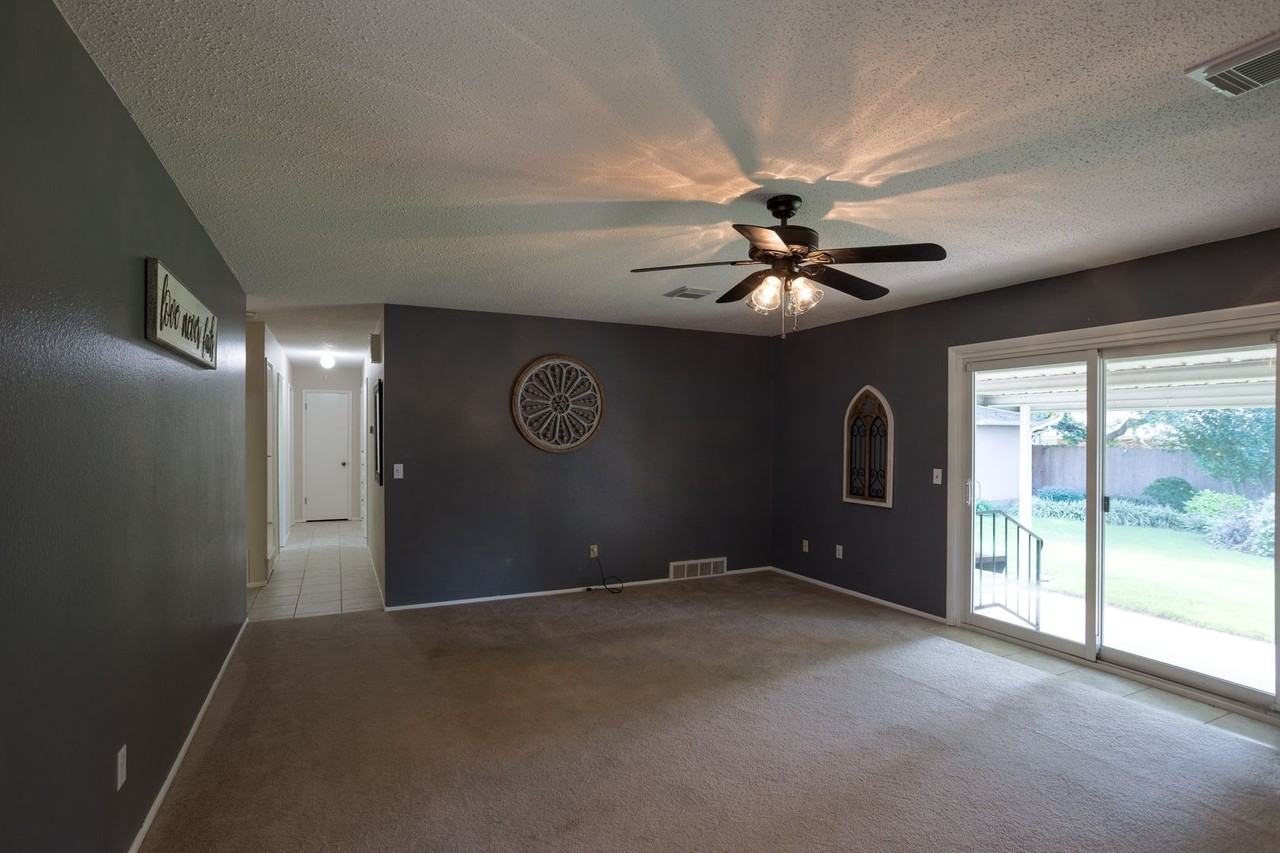 8104 Nw 27th St - Photo 4 of 17