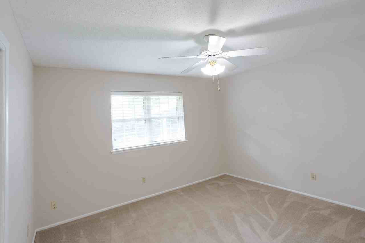 8104 Nw 27th St - Photo 7 of 17