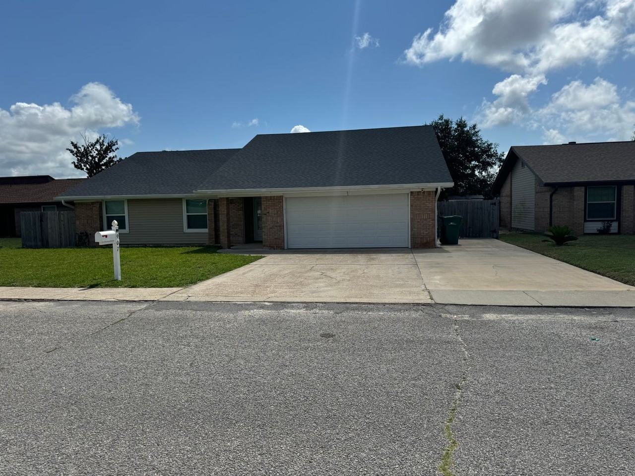 907 Lee Ct - Photo 2 of 21