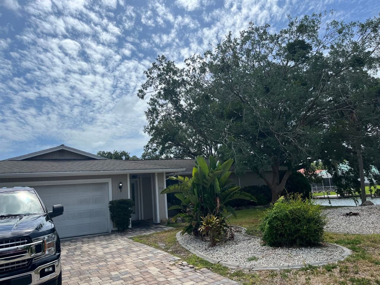 27 Classic Ct S - Photo 2 of 35