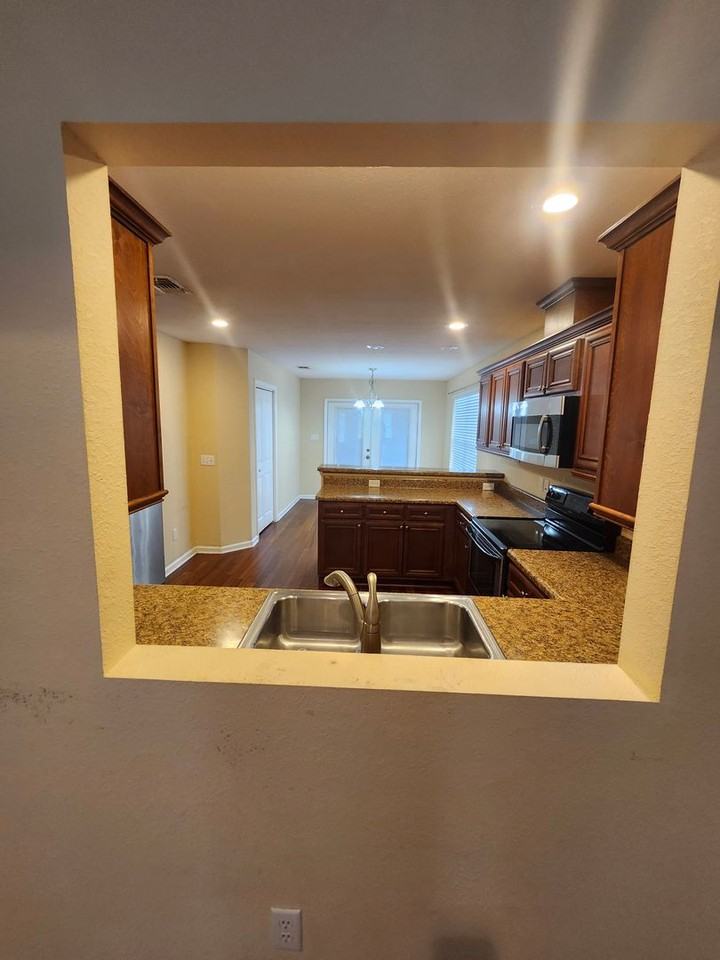 552 Brooke Hampton Dr - Photo 5 of 29