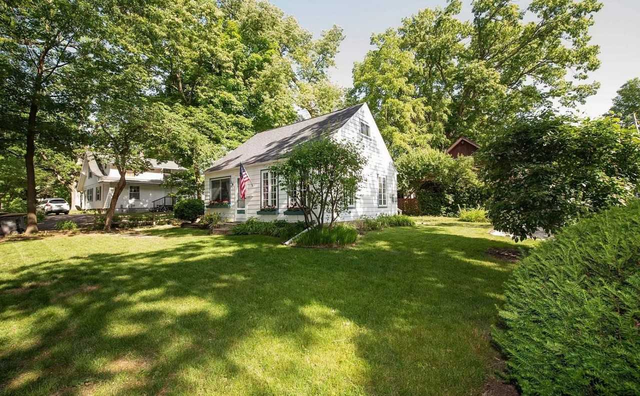 212 Oak Ln - Photo 2 of 29