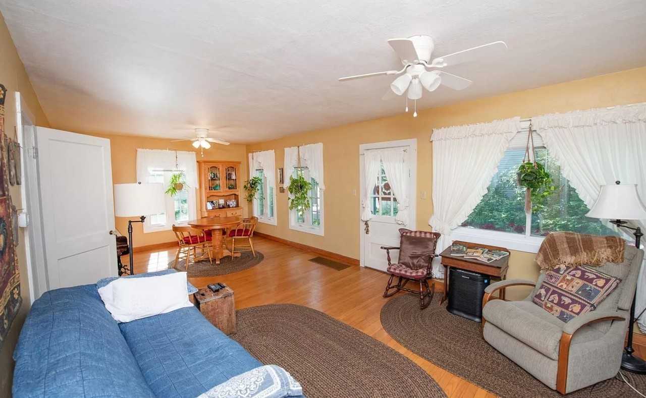 212 Oak Ln - Photo 5 of 29