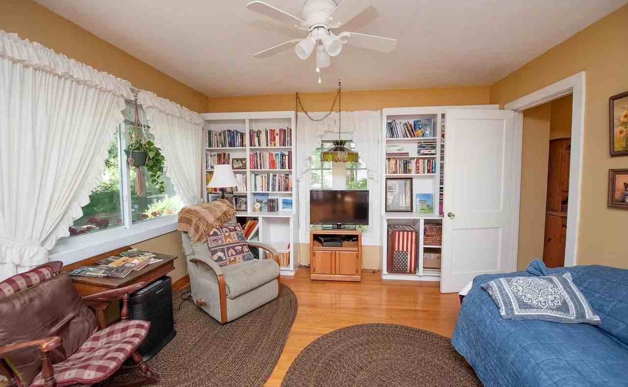 212 Oak Ln - Photo 6 of 29