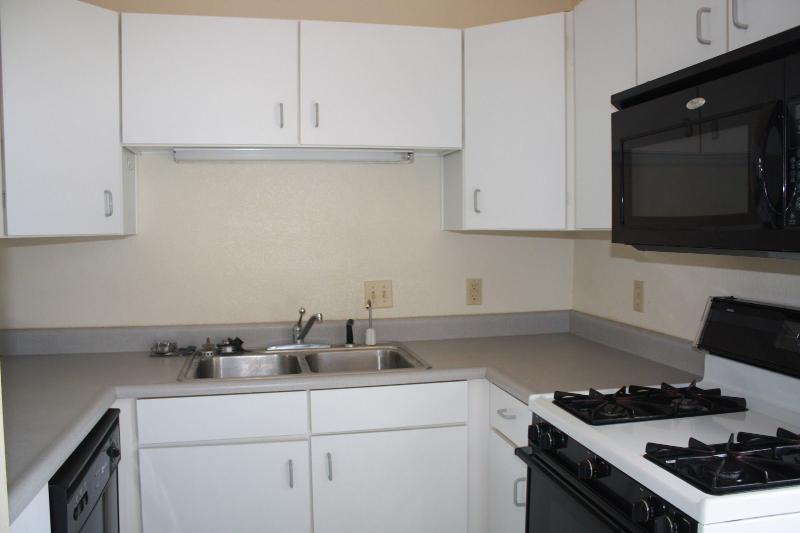 118 E Ash St #B - Photo 3 of 13