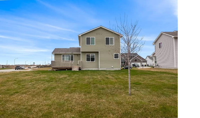 1090 Locust St - Photo 2 of 12