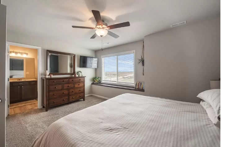 1090 Locust St - Photo 6 of 12