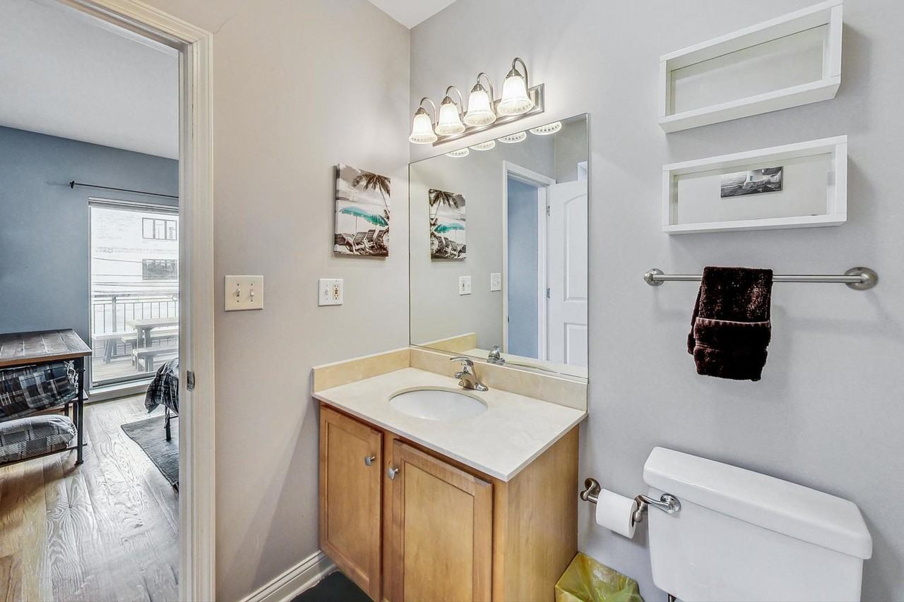 1617 N Artesian Ave #2N - Photo 2 of 21