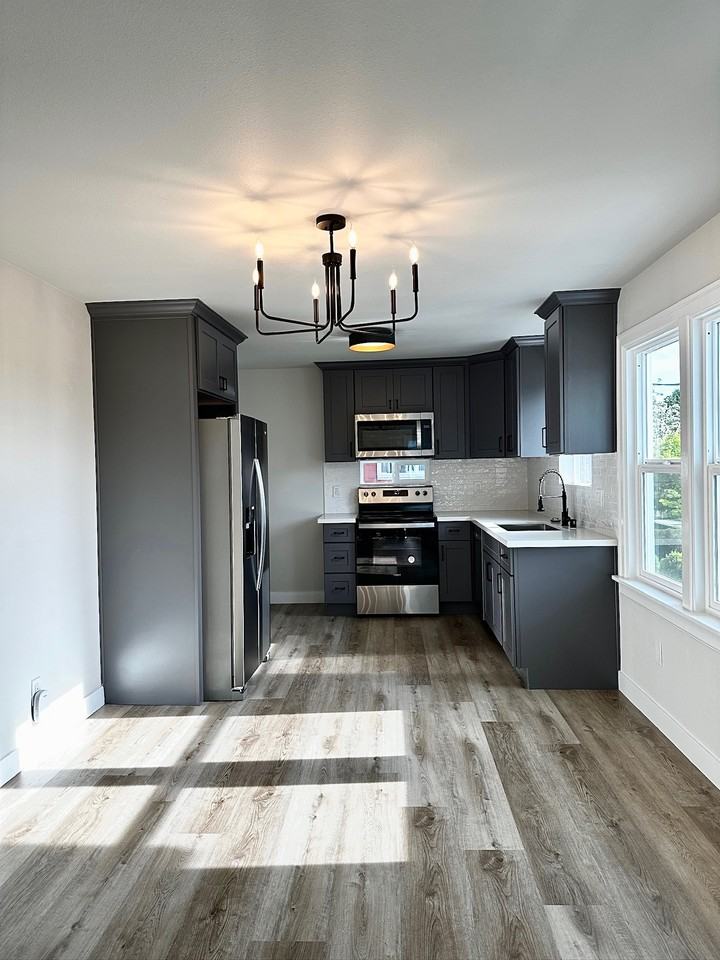 9746 Phinney Ave N #1 - Photo 3 of 36