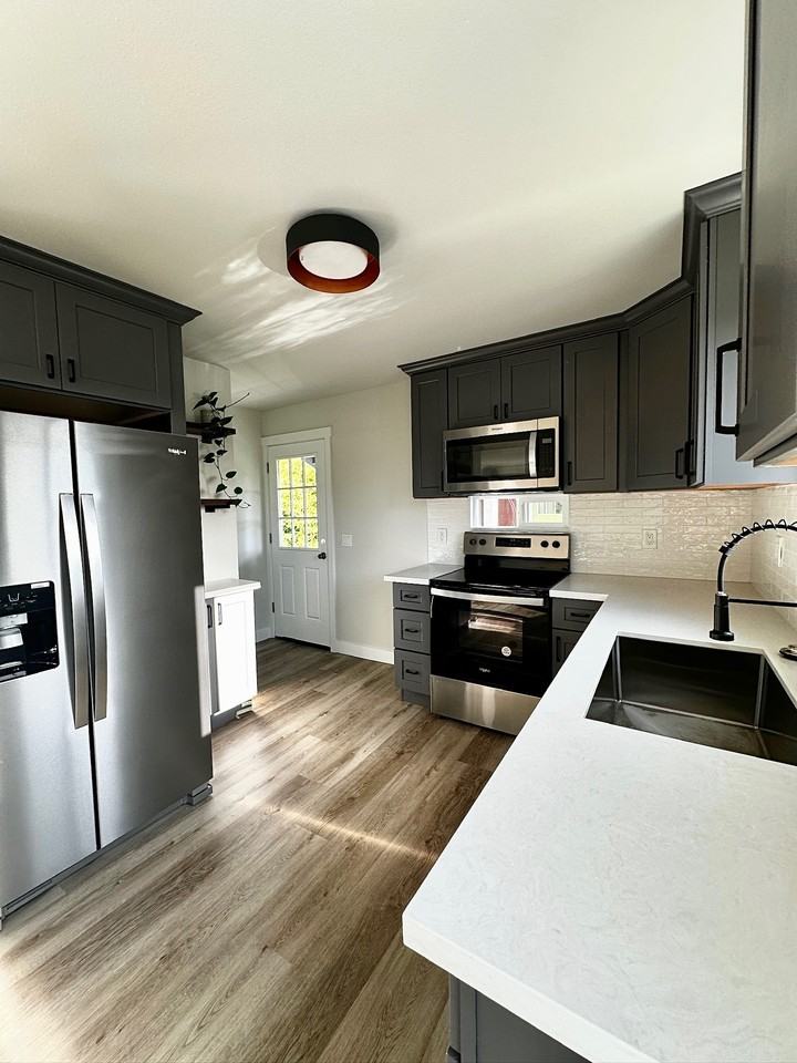 9746 Phinney Ave N #1 - Photo 5 of 36