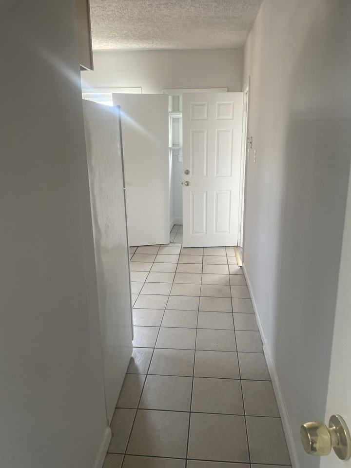 315 W Henry St #2 - Photo 3 of 23