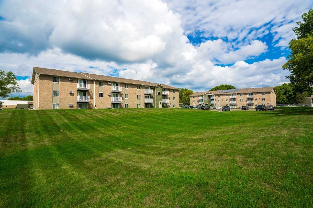 Seven Pines Apartments - Photo 4 of 15