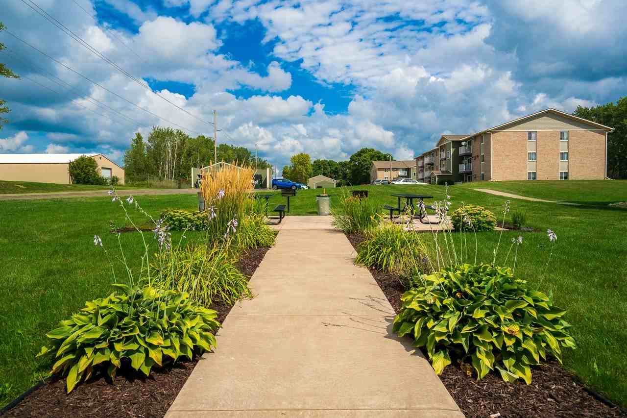 Seven Pines Apartments - Photo 5 of 15