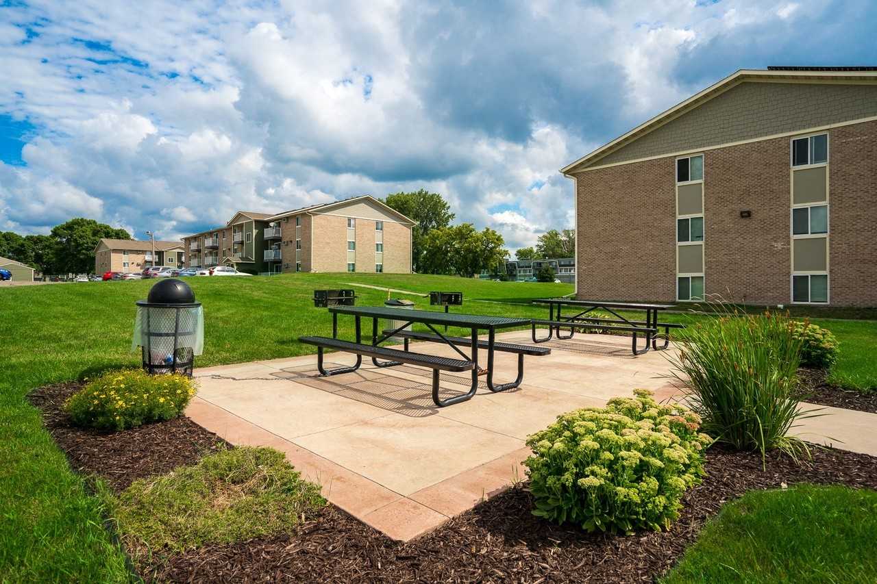 Seven Pines Apartments - Photo 6 of 15