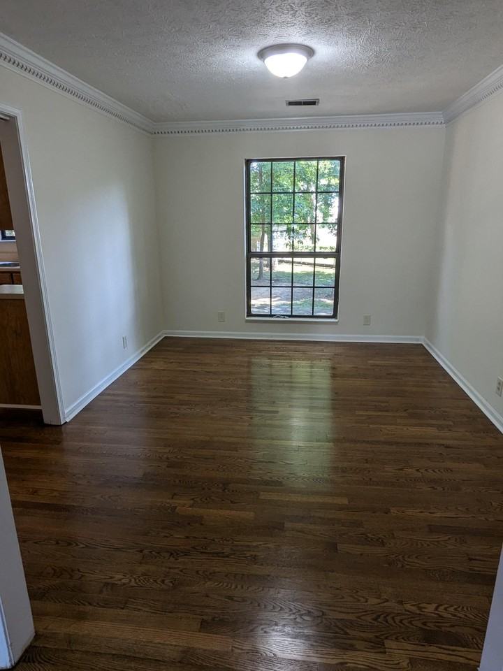 1117 Elkader Ct S #1 - Photo 4 of 21