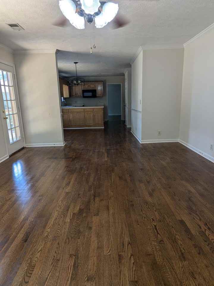 1117 Elkader Ct S #1 - Photo 5 of 21