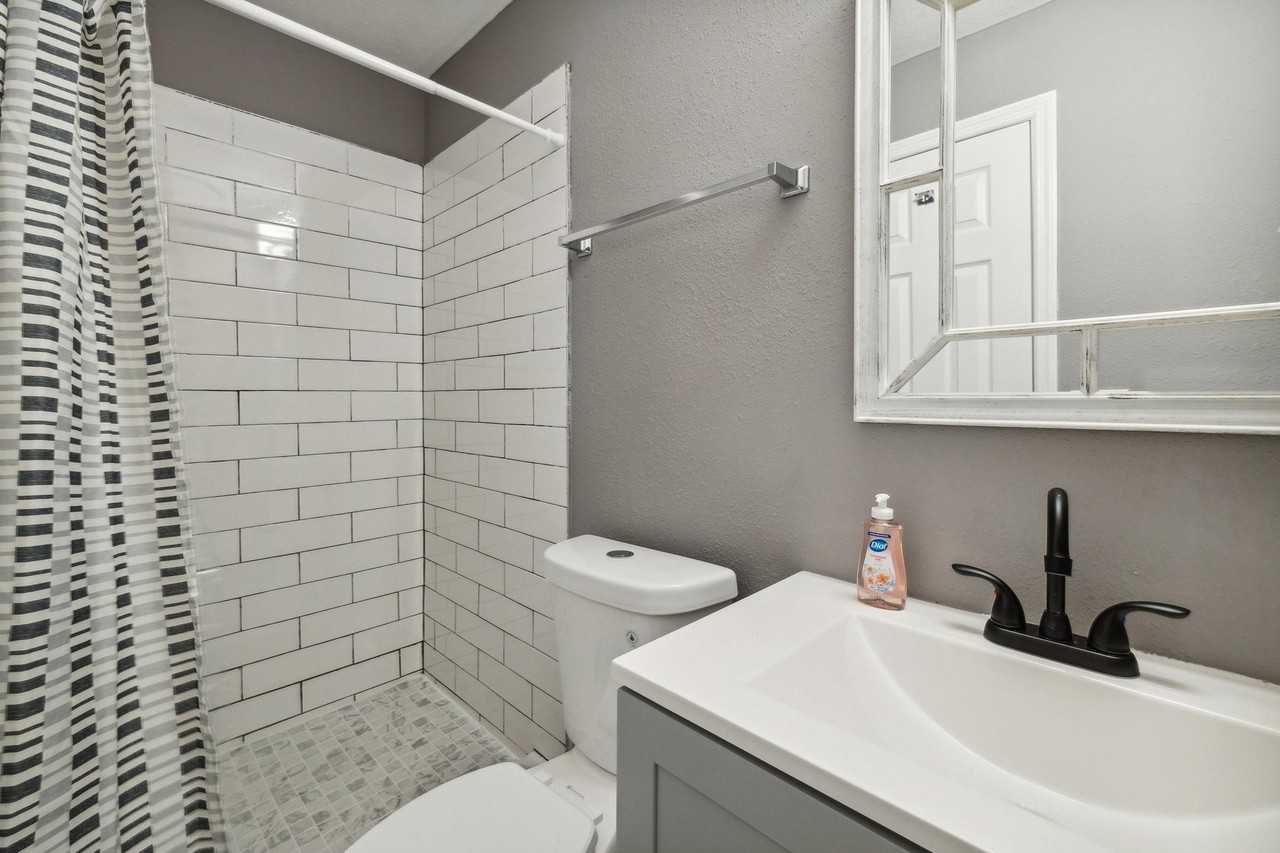 Hart St - Photo 6 of 13