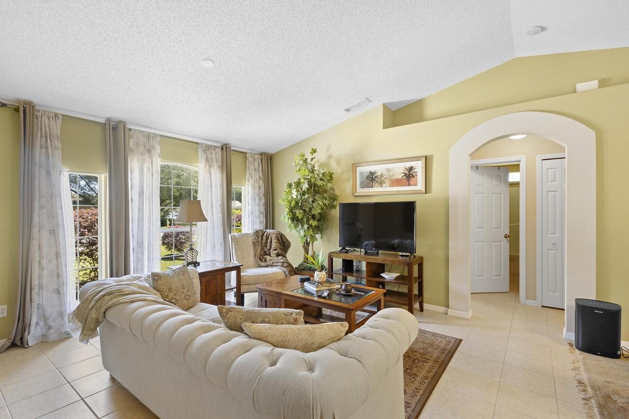 408 Deanna Cir #1 - Photo 3 of 16