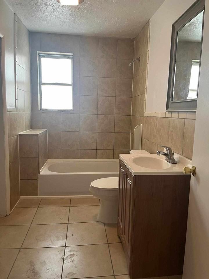204 1/2 3rd Ave #A - Photo 6 of 19