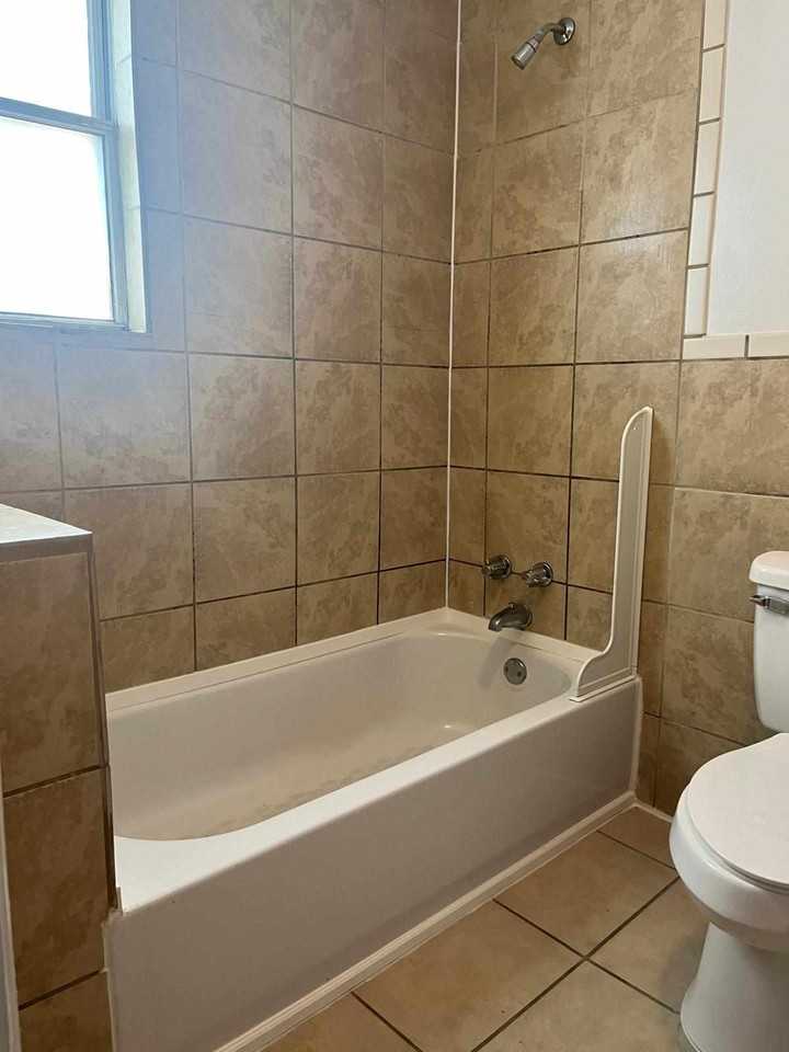 204 1/2 3rd Ave #A - Photo 7 of 19
