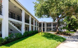 Condominium Grade Apartment in Old Northeast - Photo 1 of 1