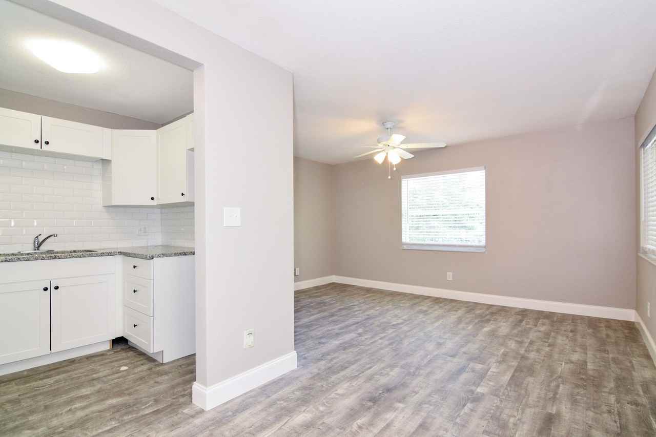 Condominium Grade Apartment in Old Northeast - Photo 2 of 9