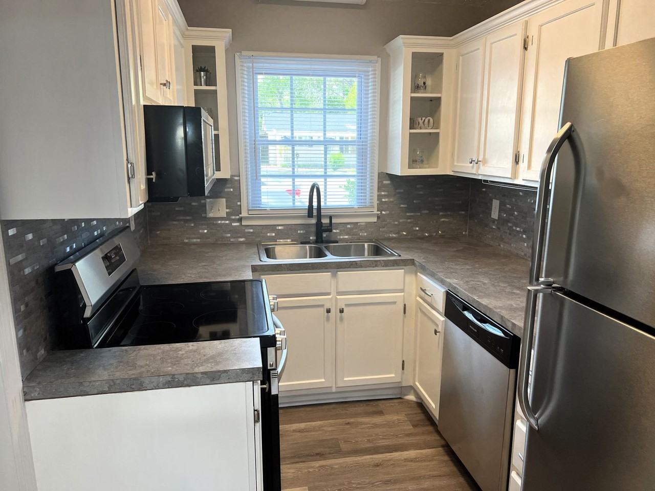 3400 N Oak St - Photo 6 of 23