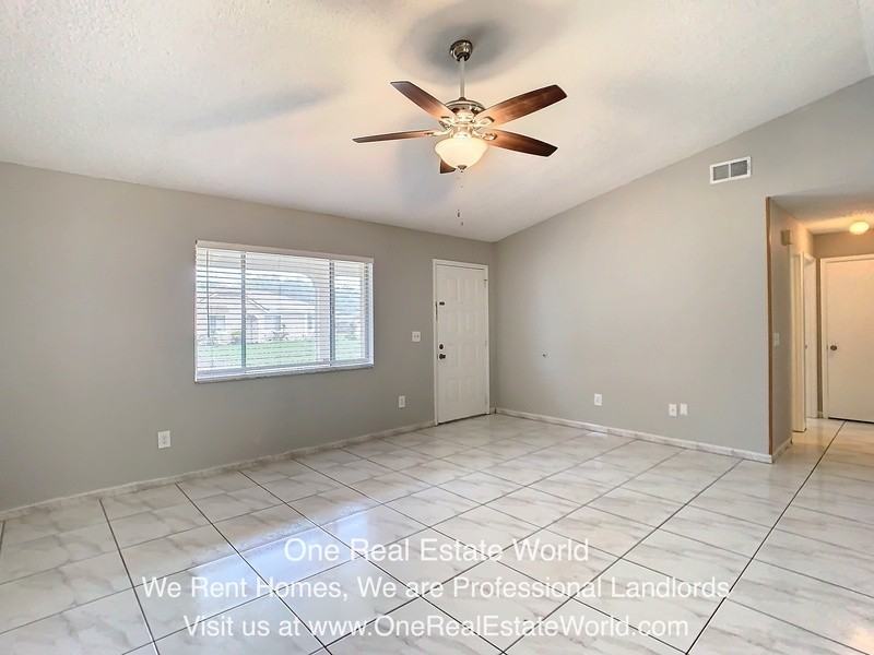 12929 Ohio Woods Ln - Photo 3 of 40
