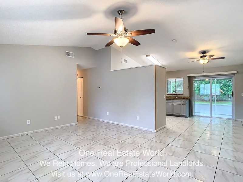 12929 Ohio Woods Ln - Photo 5 of 40