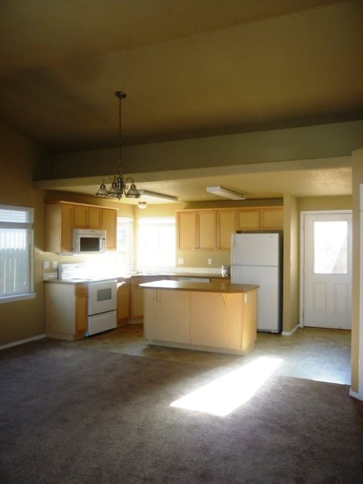 20611 Daisy Ln - Photo 3 of 11