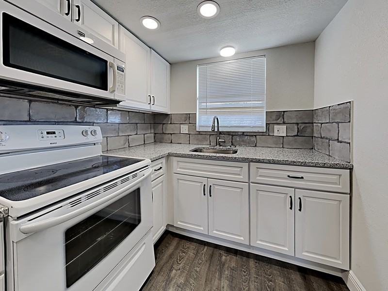 5725 12th Ave N #304D - Photo 2 of 11