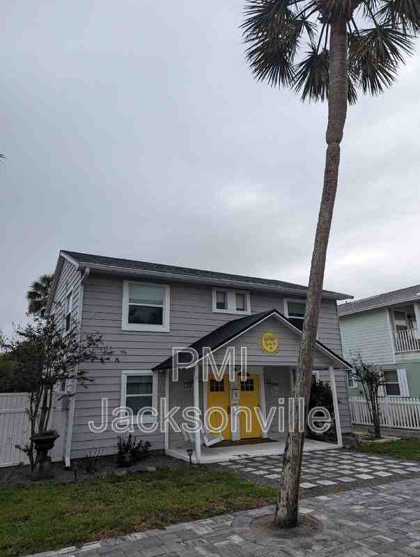 125 37th Ave S - Photo 2 of 20