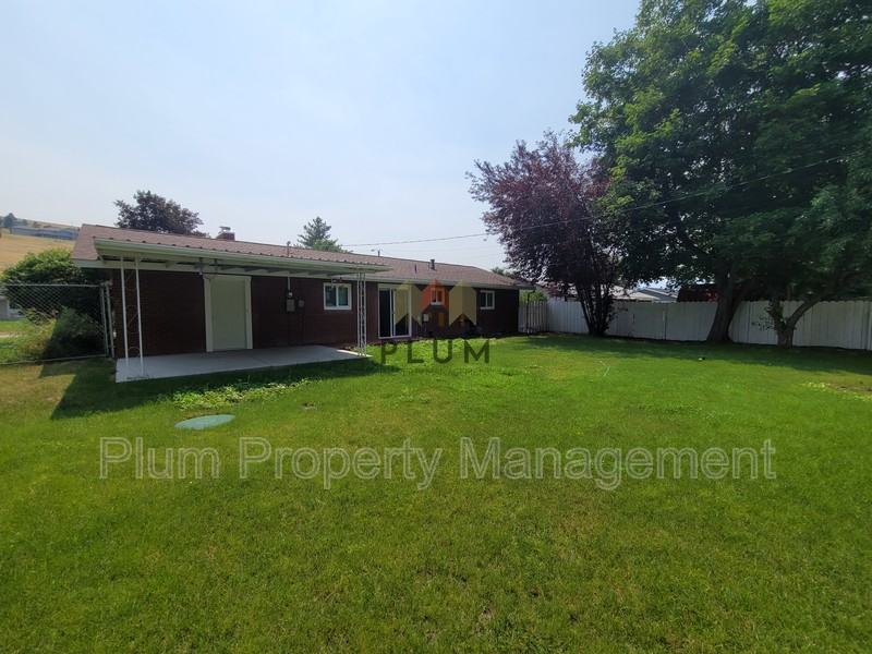 140 Cohosset Dr - Photo 3 of 12