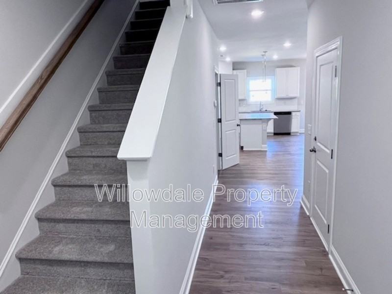 521 Barrington Row Ave #521 - Photo 3 of 27