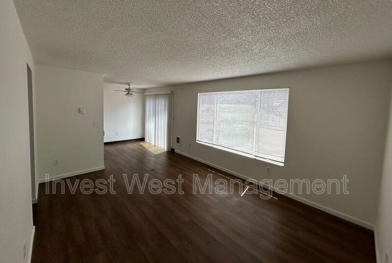 2737 H St - Photo 3 of 18